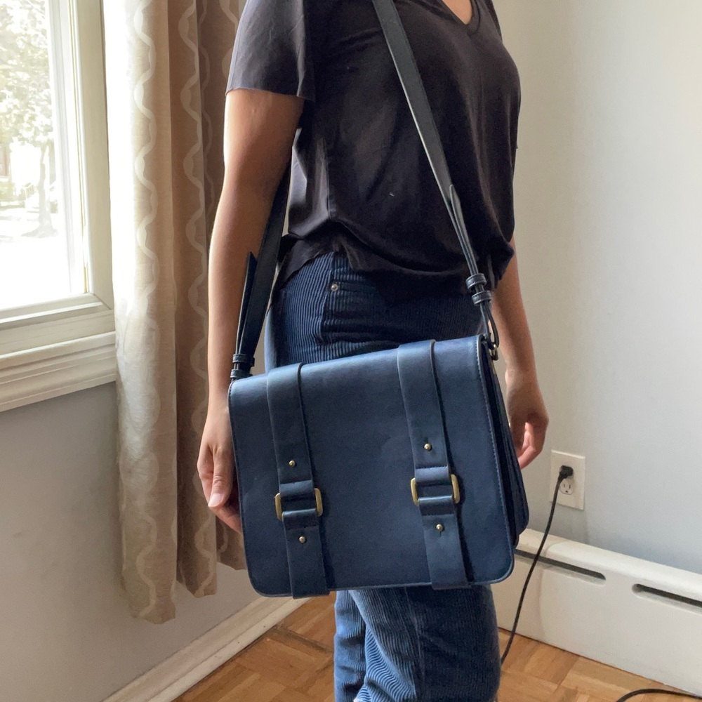 Classic Academia Minimalist Navy Capsule Scandi Messenger Bag